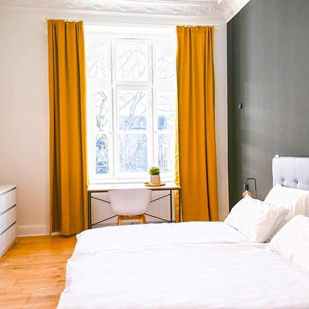 120Qm Denkmal Apartment In Krefeld Mit Stuck Und Balkon - Beuys Apartments - Krefeld Exteriör bild